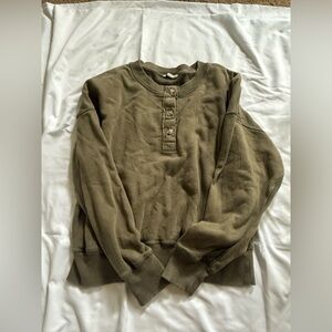 American Eagle green sweatshirt